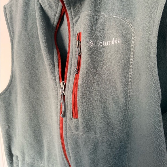 Columbia Teal Fleece Vest with Red Highlights - Picture 4 of 6